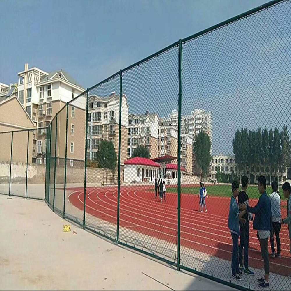 Өндөр хамгаалалттай тоглоомын талбайн хашаа гинжин холбоос хашаа спорт талбайн хашаа