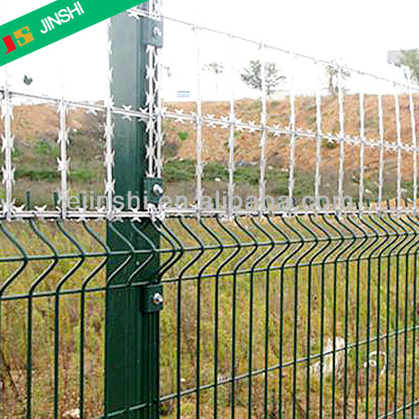 BTO-22 Mogall Cearnóg Táthaithe Galbhánaithe Concertina Razor Barbed Wire